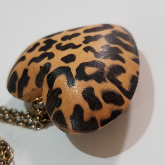 Large Wooden Leopard Print Pendant Necklace - Picture 5 of 6